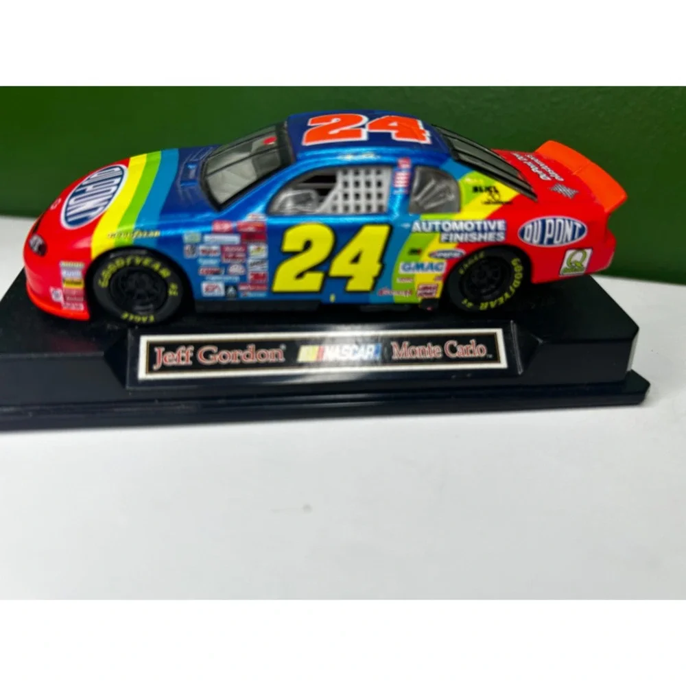 Jeff Gordon 24 DuPont NASCAR Chevrolet Monte Carlo Diecast 1998 Hasbro Display